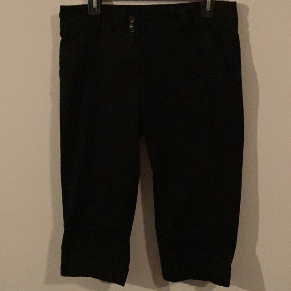 Ladies. Lack Capri Pants